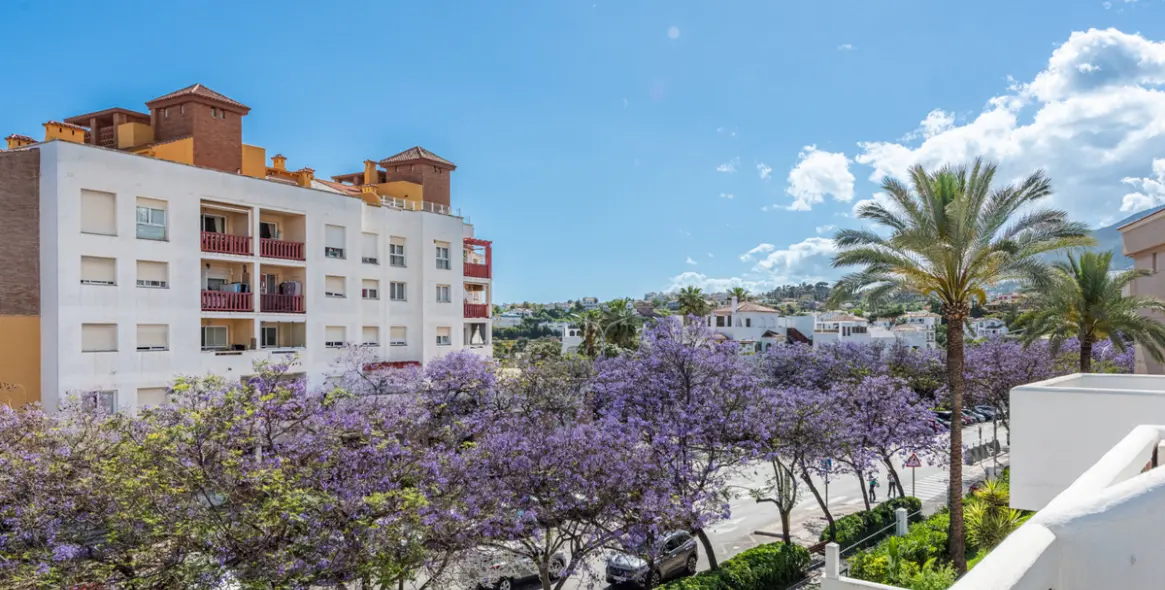 Sale of middle floor apartment in Benalmadena Costa 17