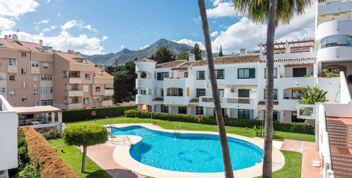 Sale of middle floor apartment in Benalmadena Costa 18