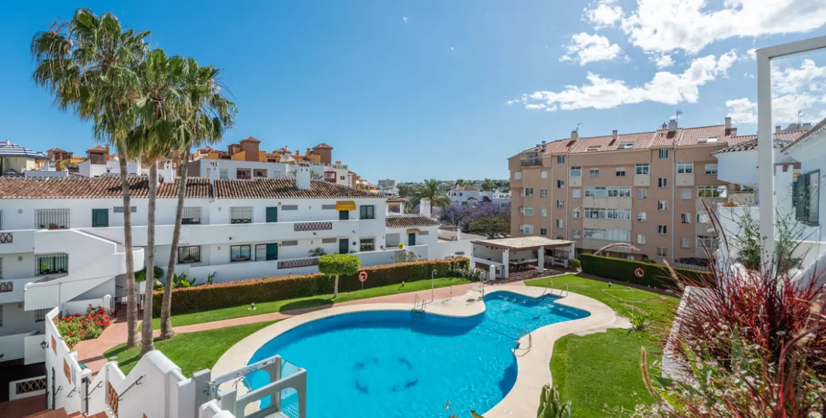 Sale of middle floor apartment in Benalmadena Costa 19