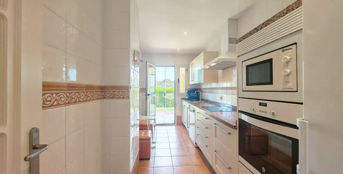 Sale of ground floor apartment in La Mairena 5