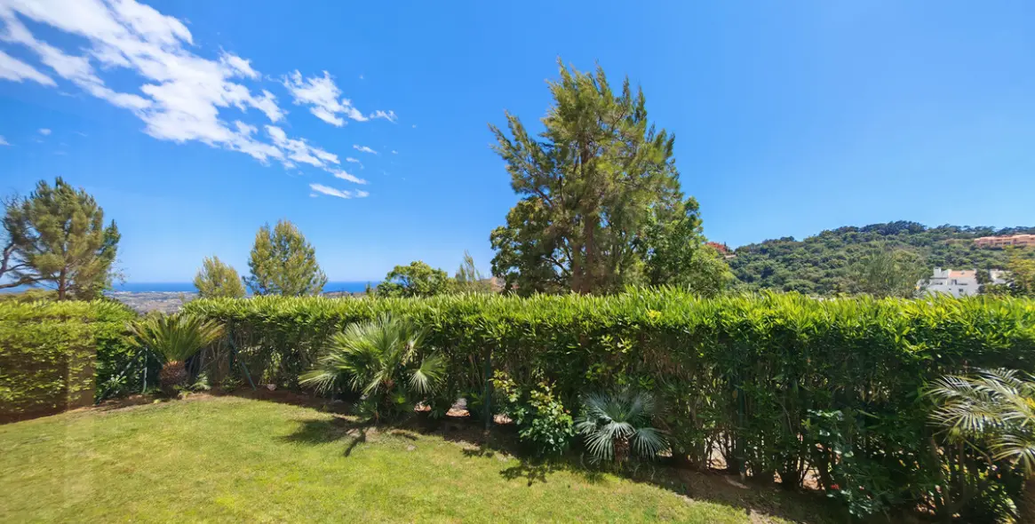Sale of ground floor apartment in La Mairena 8