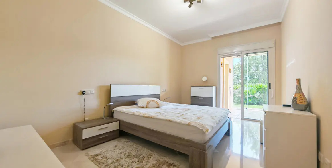 Sale of ground floor apartment in La Mairena 9