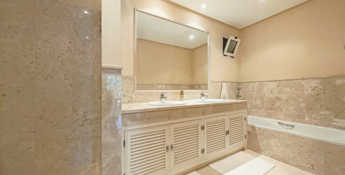 Sale of ground floor apartment in La Mairena 10
