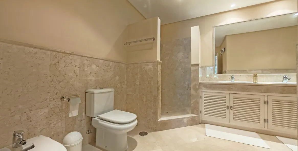 Sale of ground floor apartment in La Mairena 11