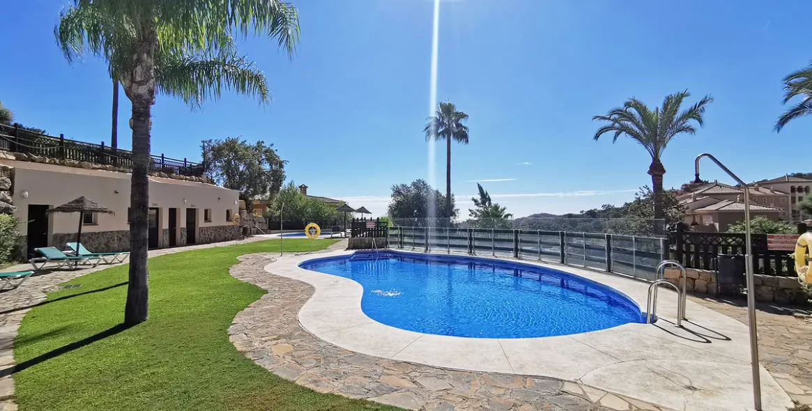 Sale of ground floor apartment in La Mairena 15