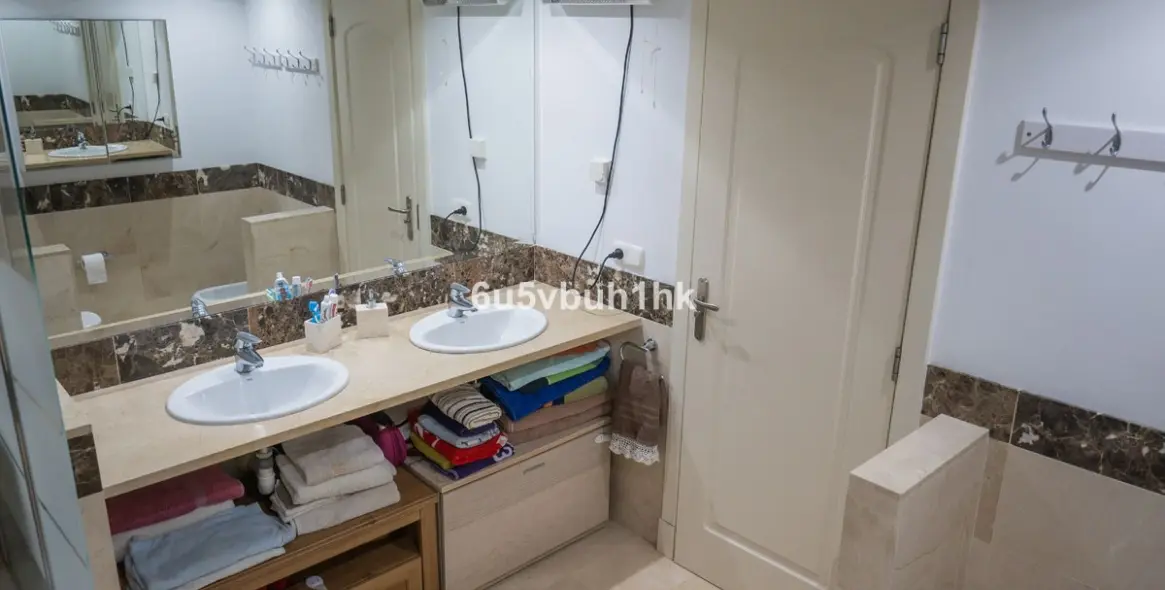 Sale of ground floor apartment in Mijas Costa 38