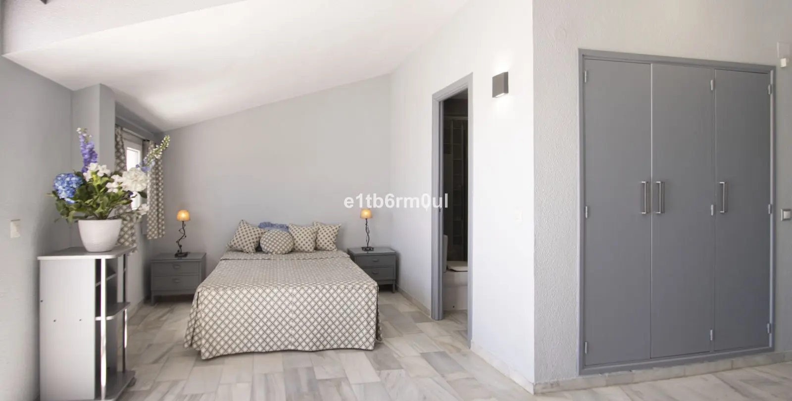 Sale of studio in The Golden Mile 8