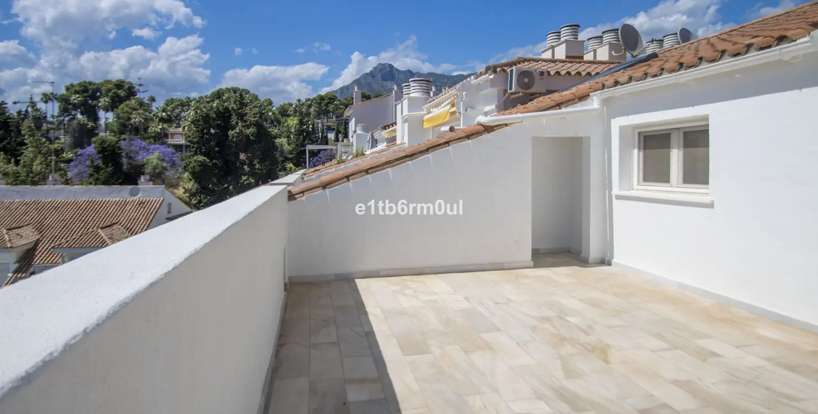 Sale of studio in The Golden Mile 18