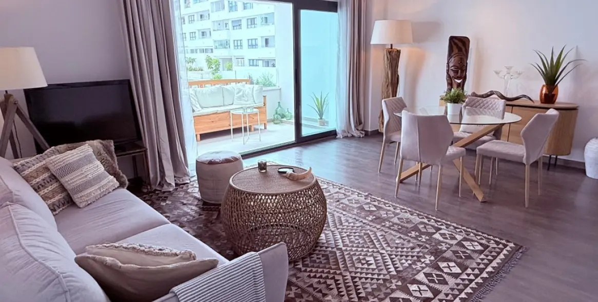 Venta de apartamento en planta media en Estepona 5