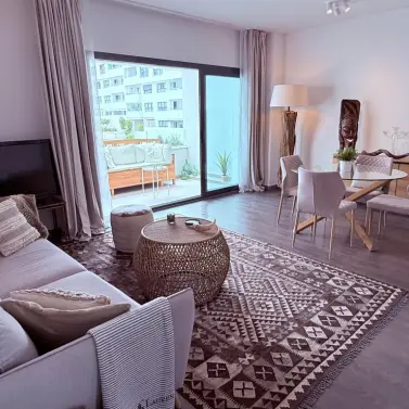 Venta de apartamento en planta media en Estepona