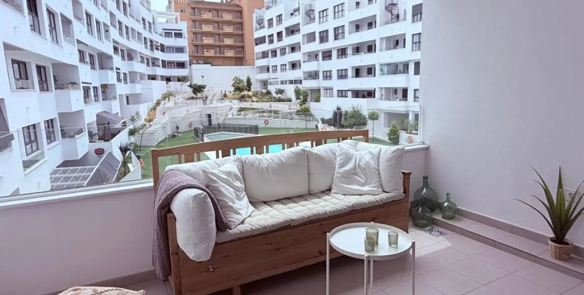 Venta de apartamento en planta media en Estepona 7