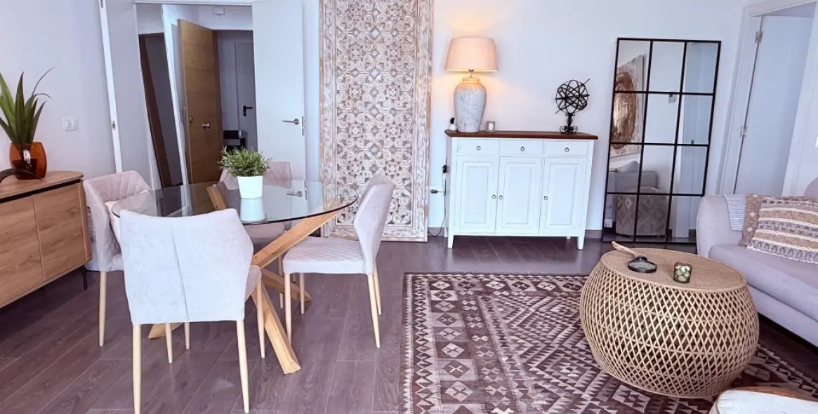 Venta de apartamento en planta media en Estepona 8