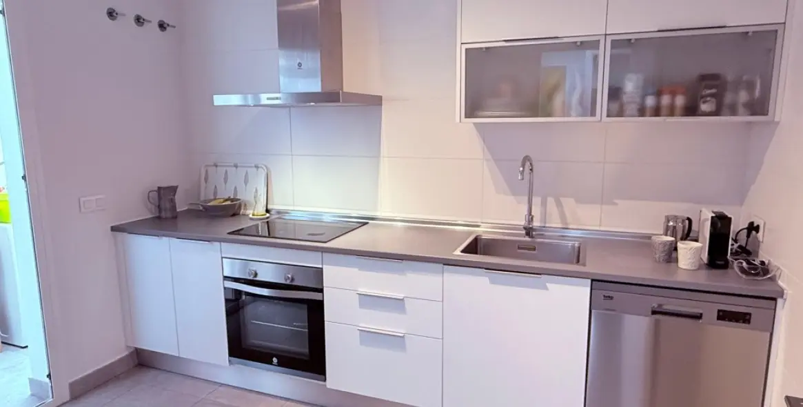 Venta de apartamento en planta media en Estepona 9
