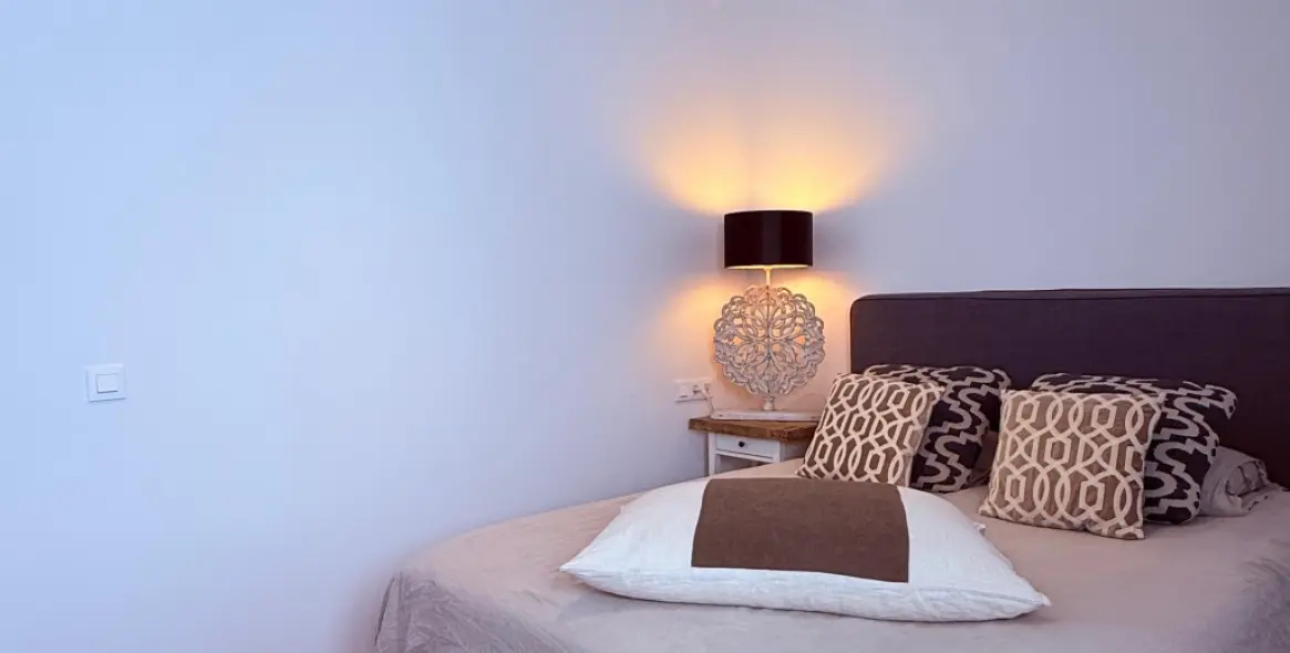 Venta de apartamento en planta media en Estepona 11