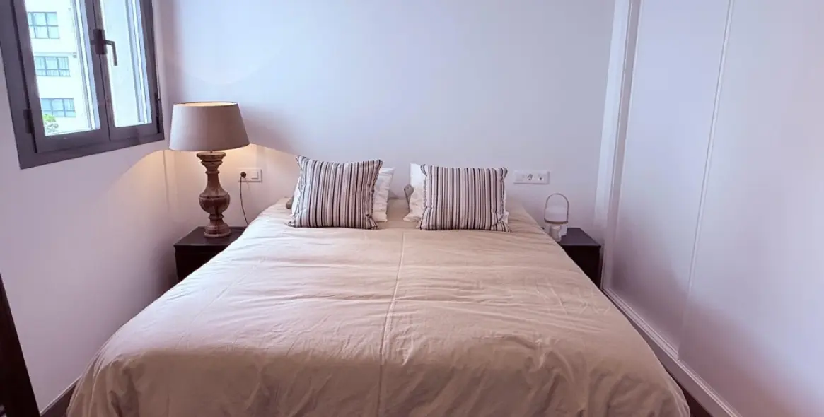 Venta de apartamento en planta media en Estepona 12