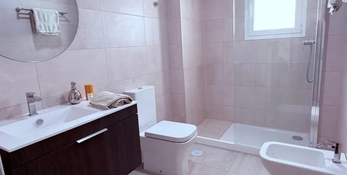 Venta de apartamento en planta media en Estepona 14