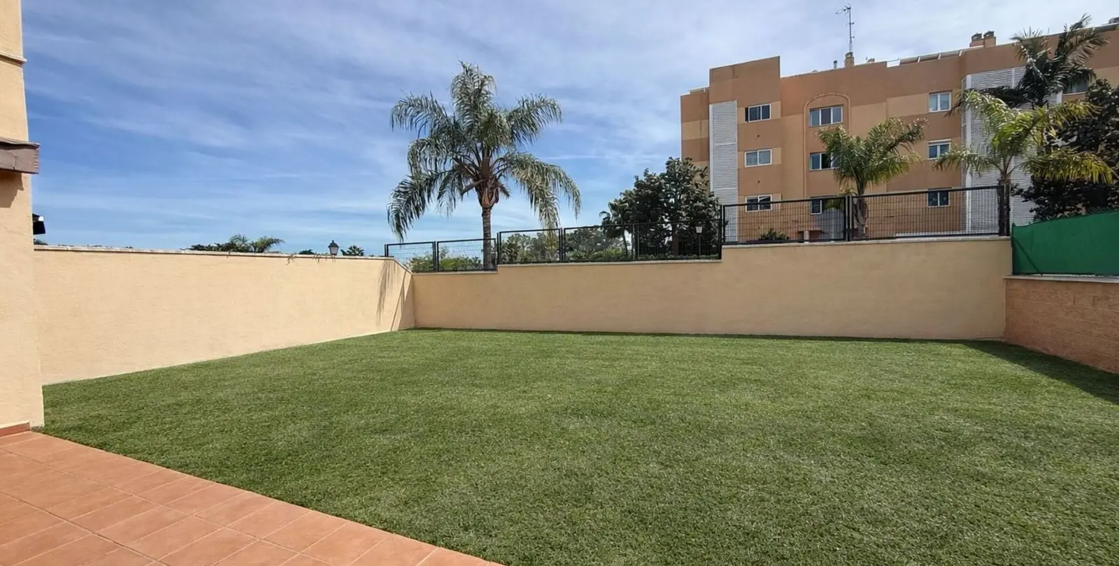 Sale of ground floor apartment in Estepona 1