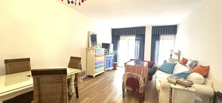 Venta de apartamento en planta media en Estepona 1