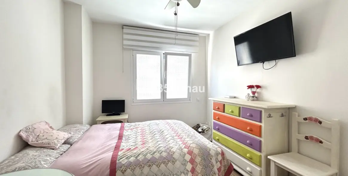 Venta de apartamento en planta media en Estepona 3