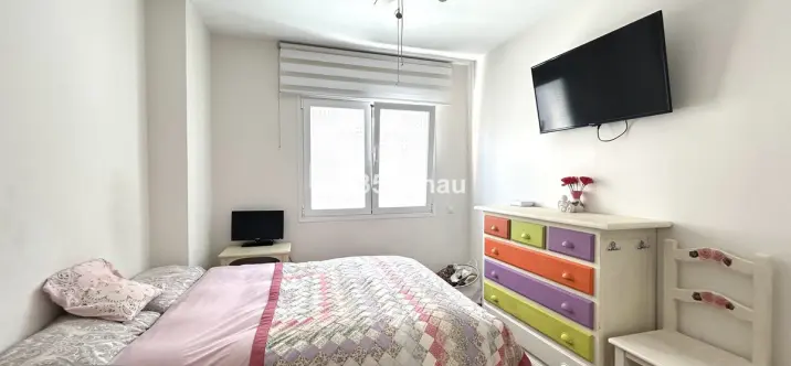 Venta de apartamento en planta media en Estepona 2