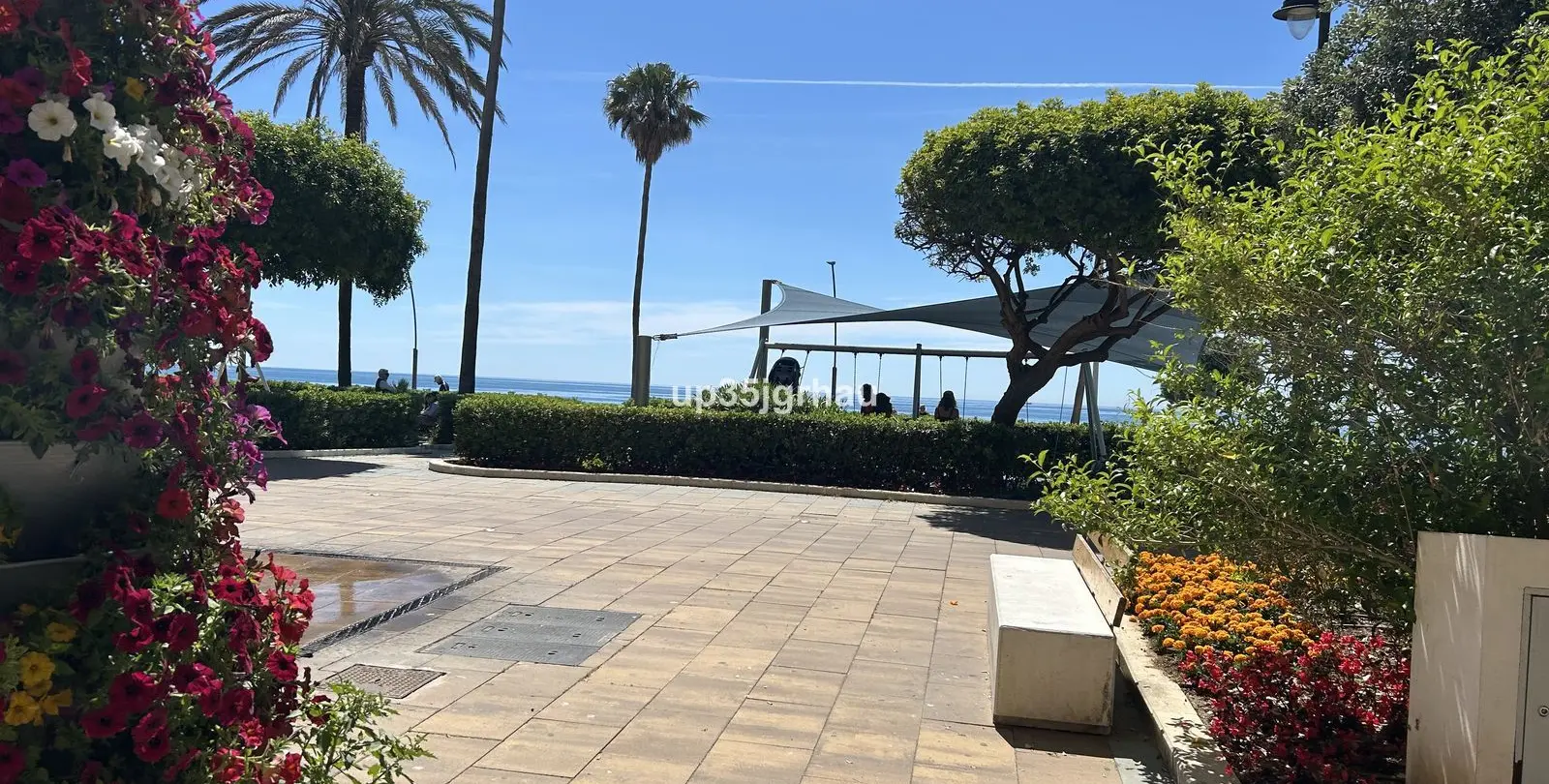 Продажа апартаментов на среднем этаже в Estepona 1