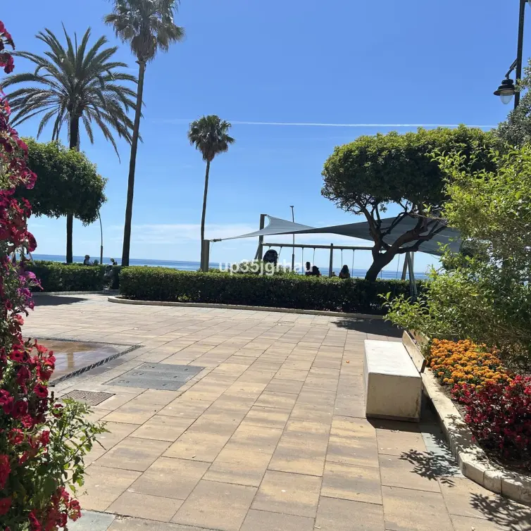Sale of middle floor apartment in Estepona