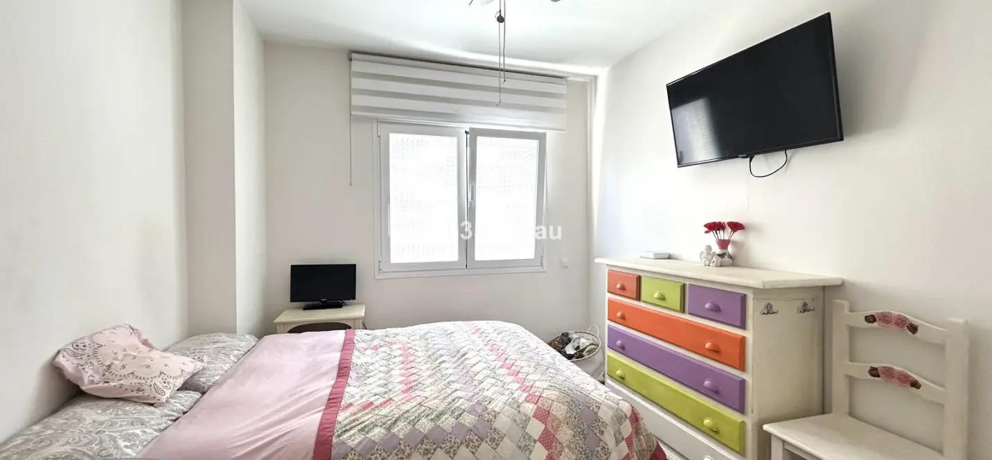 Sale of middle floor apartment in Estepona 2