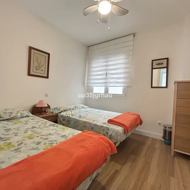 Sale of middle floor apartment in Estepona