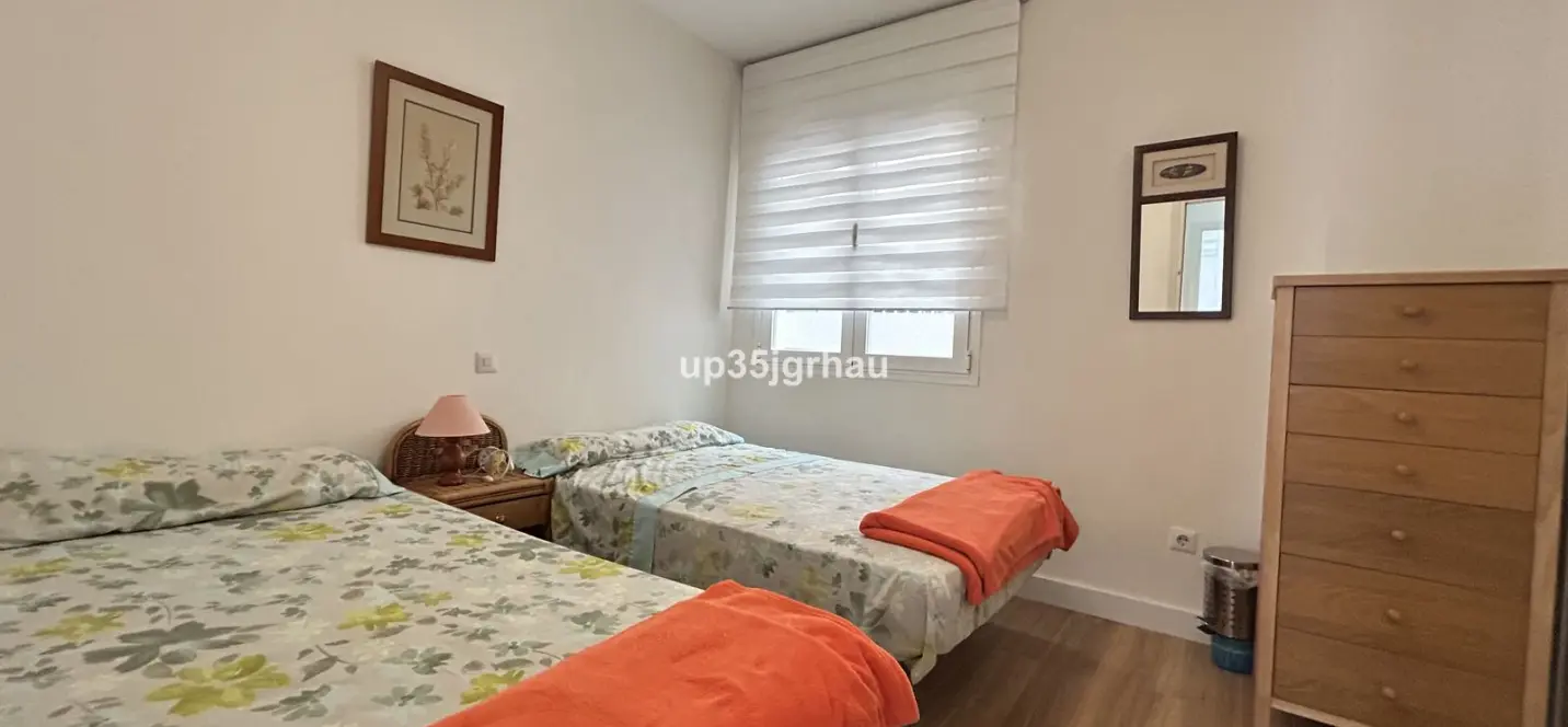 Sale of middle floor apartment in Estepona 3