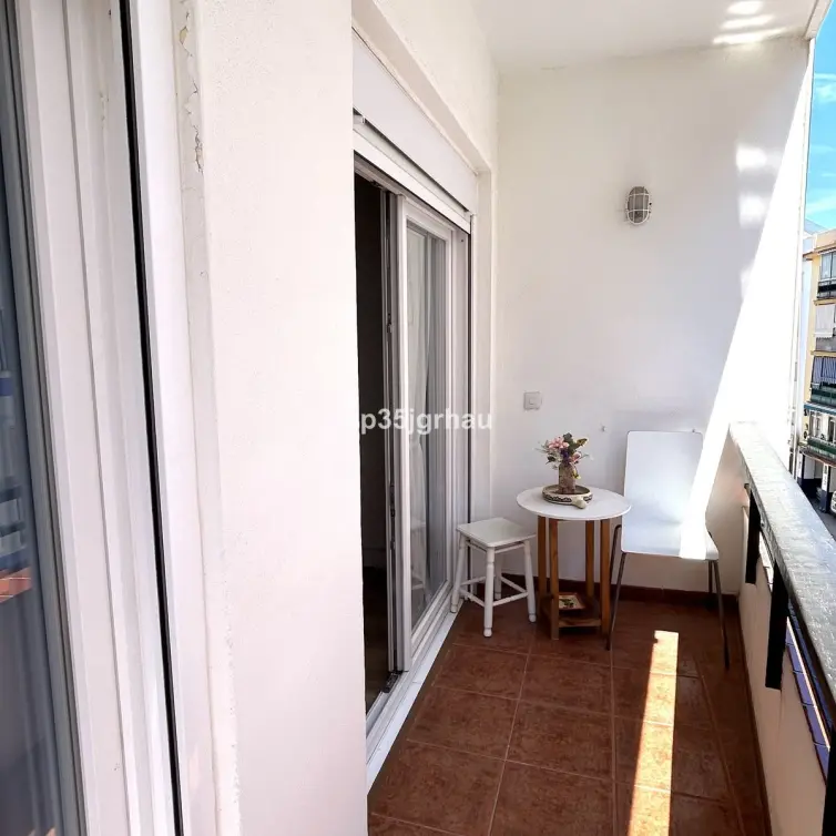 Sale of middle floor apartment in Estepona