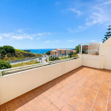 Sale of middle floor apartment in Fuengirola