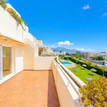 Sale of middle floor apartment in Fuengirola