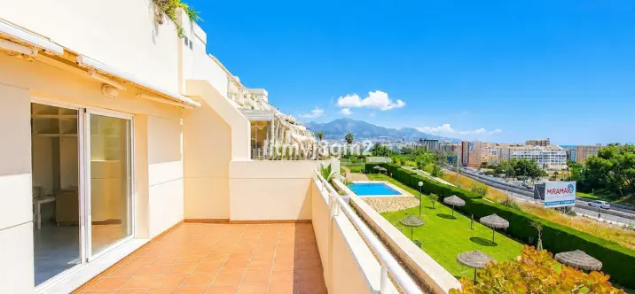 Sale of middle floor apartment in Fuengirola 1