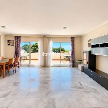 Sale of middle floor apartment in Fuengirola