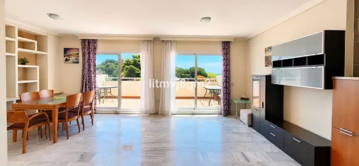 Sale of middle floor apartment in Fuengirola 2