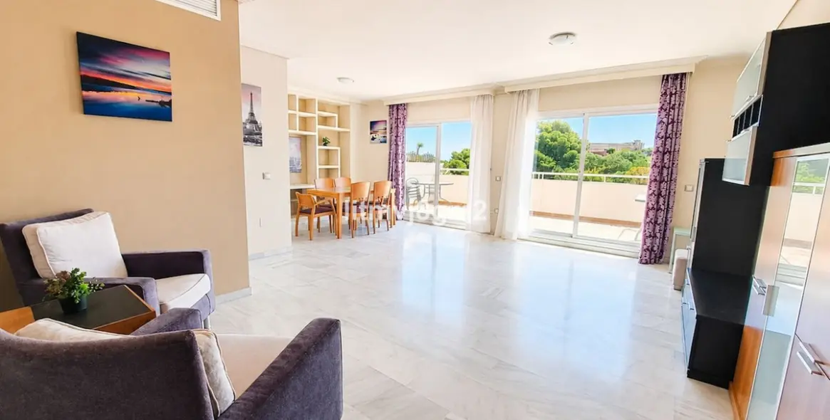 Sale of middle floor apartment in Fuengirola 4