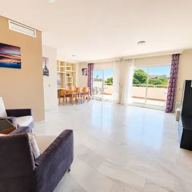 Sale of middle floor apartment in Fuengirola