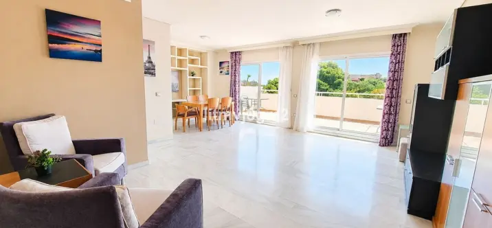 Sale of middle floor apartment in Fuengirola 3