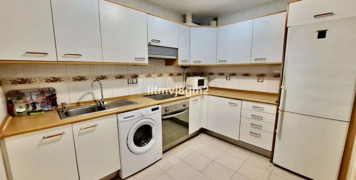 Sale of middle floor apartment in Fuengirola 5