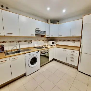 Sale of middle floor apartment in Fuengirola