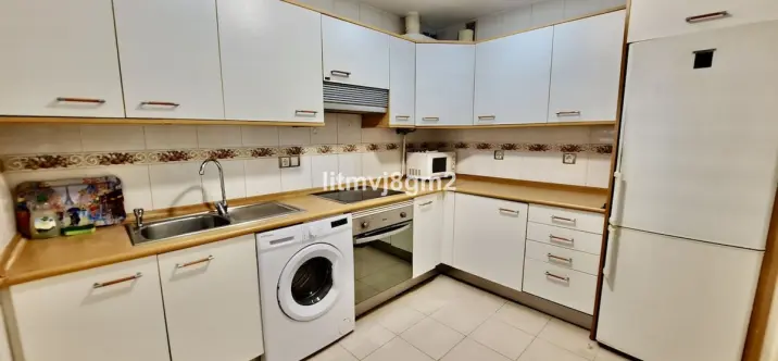 Sale of middle floor apartment in Fuengirola 4