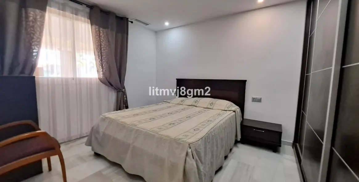 Sale of middle floor apartment in Fuengirola 6