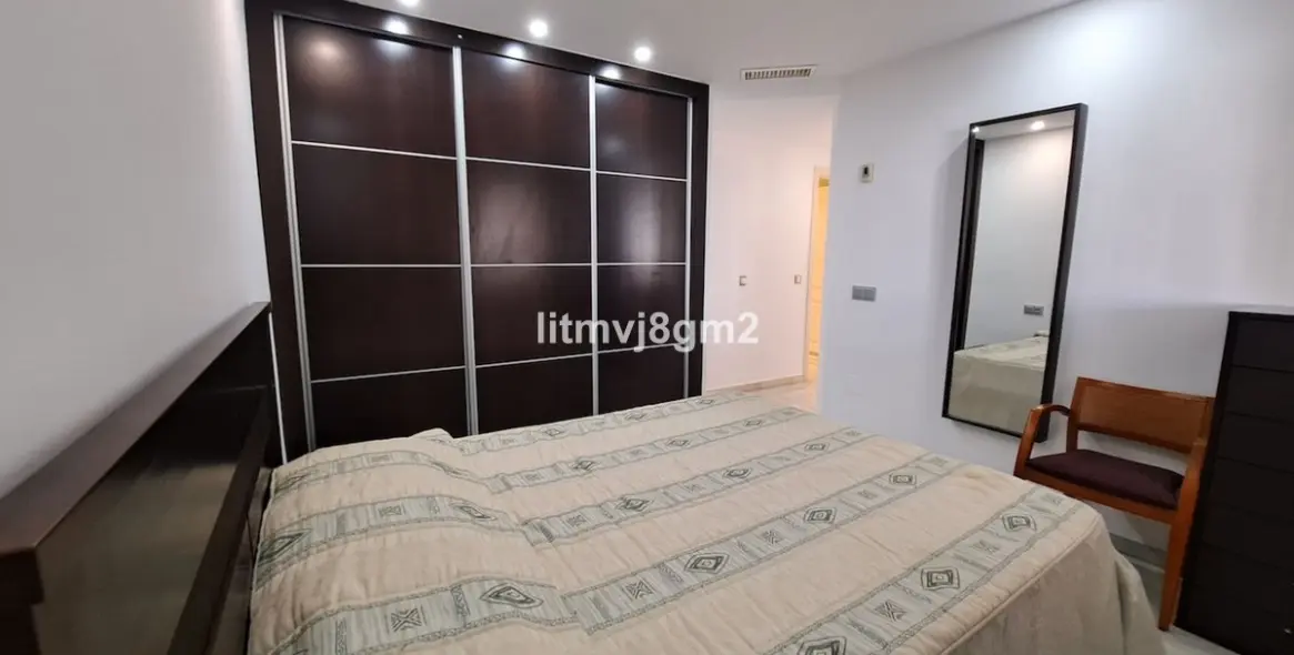 Sale of middle floor apartment in Fuengirola 7