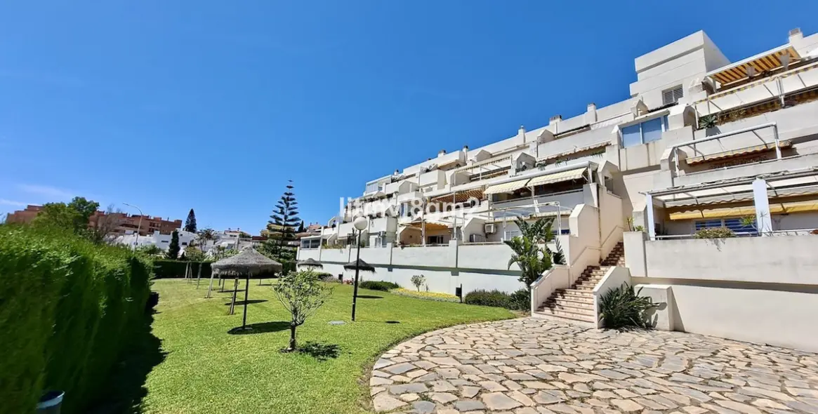 Sale of middle floor apartment in Fuengirola 13