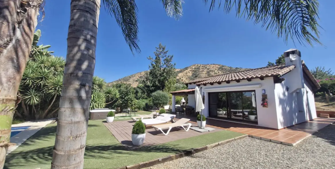 Sale of finca - cortijo in Coín 18