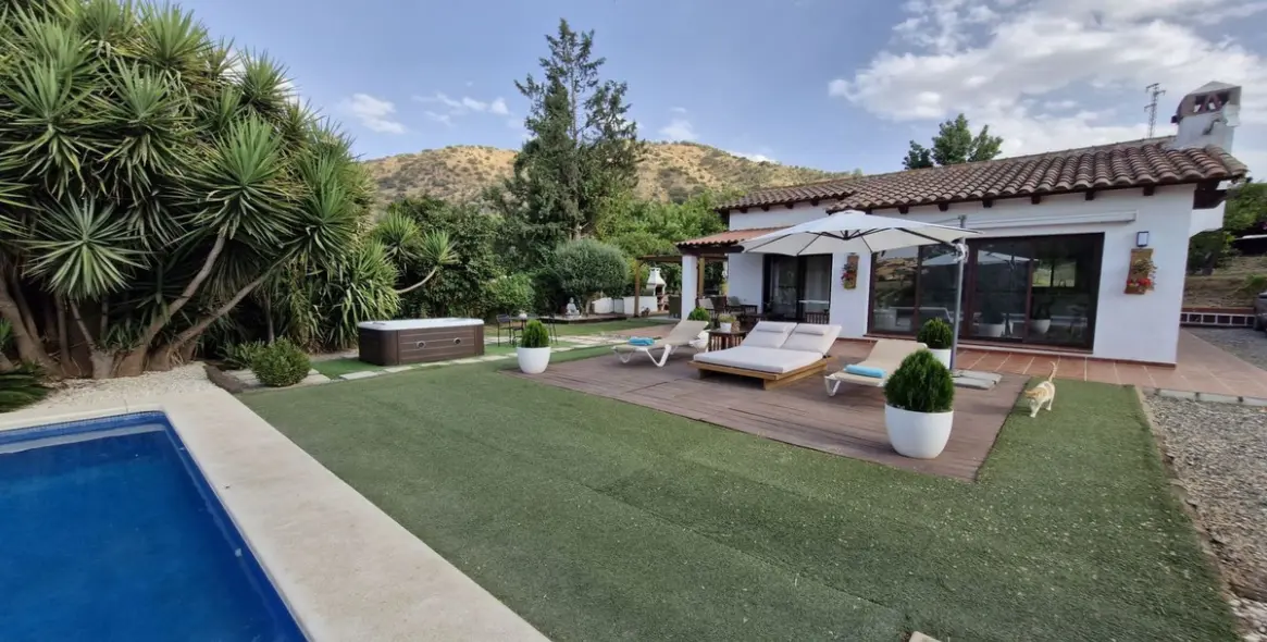 Sale of finca - cortijo in Coín 26