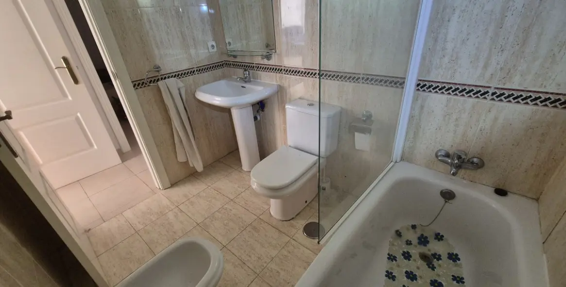 Venta de apartamento en planta baja en Nueva Andalucía 21