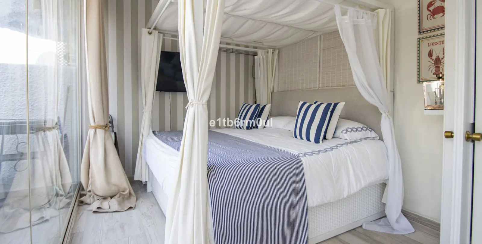 Sale of middle floor apartment in The Golden Mile 7