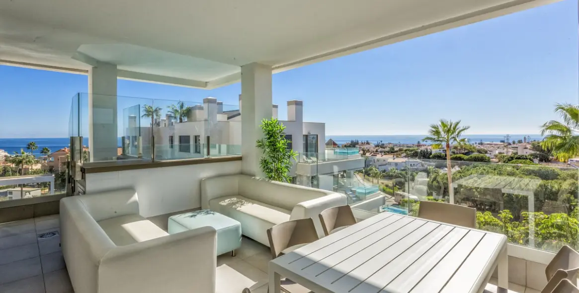 Sale of middle floor apartment in Mijas Costa 1
