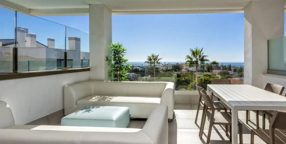 Sale of middle floor apartment in Mijas Costa 2